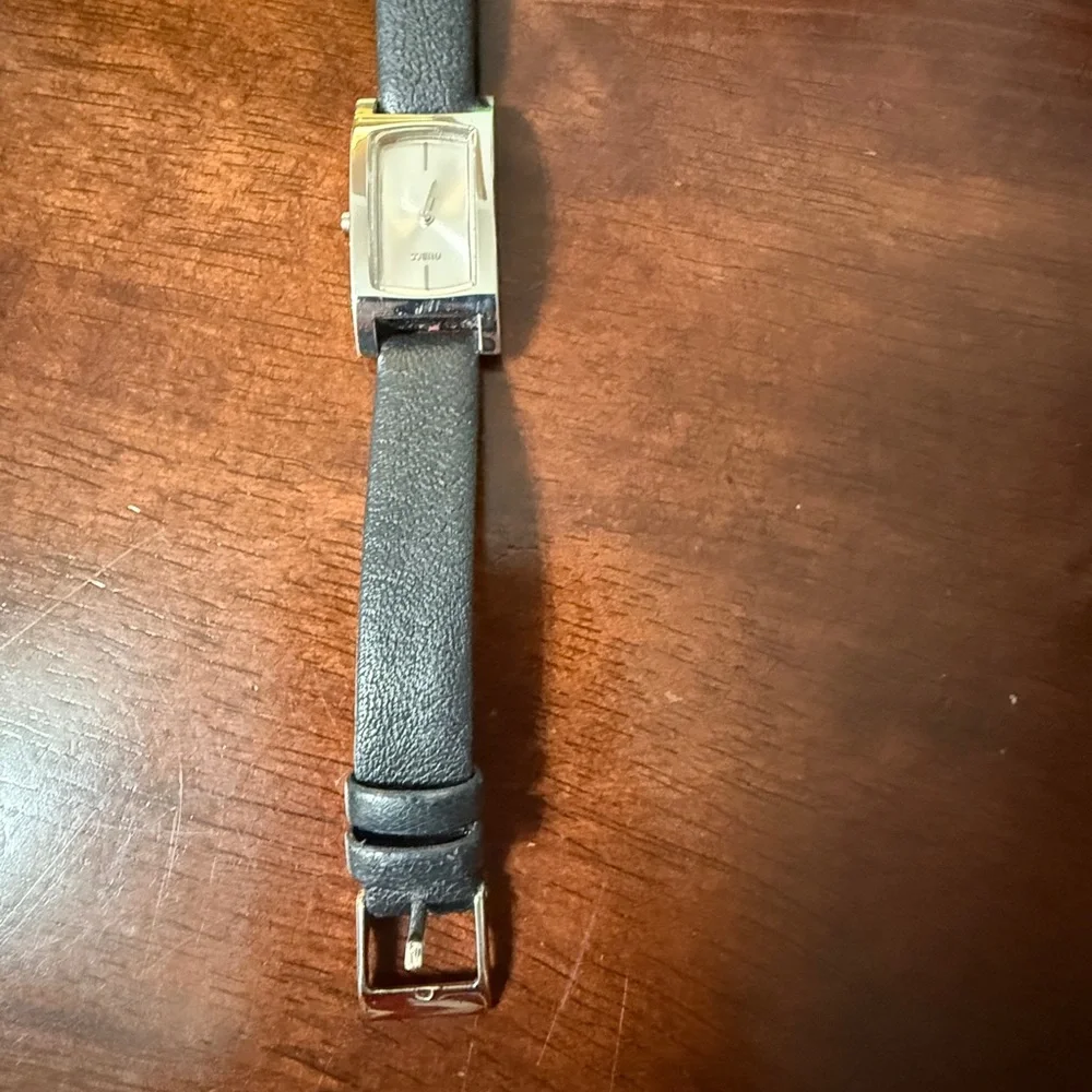Guess Silver Dial Black Leather Strap Women's Watch with New Battery